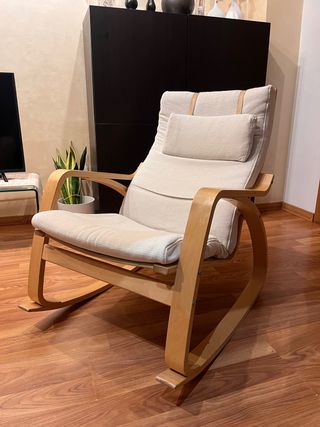 Mecedora Poang madera y tela beige