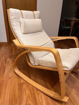 Mecedora Poang madera y tela beige