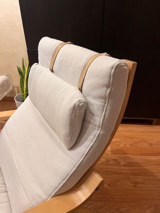 Mecedora Poang madera y tela beige