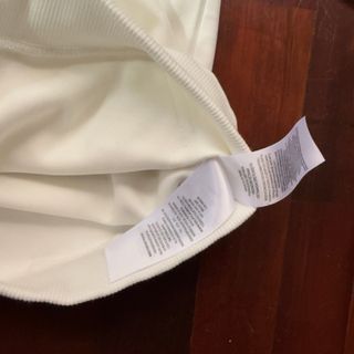 Camiseta Ami Paris Blanca Corazón Rojo – Talla S