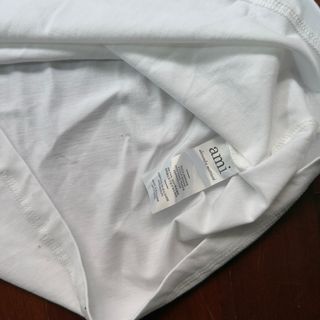 Camiseta Ami Paris Blanca Corazón Rojo – Talla S