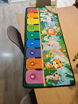Piano para bebés con animales