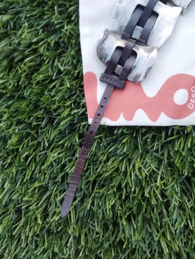 Pulsera cuero y plata Uno de 50