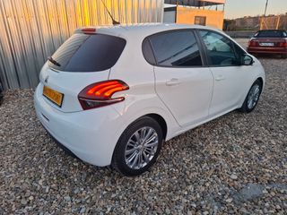 Peugeot 208 hdi 100 cv signature