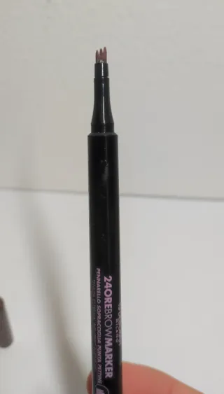Deborah Milano Brow Marker 02