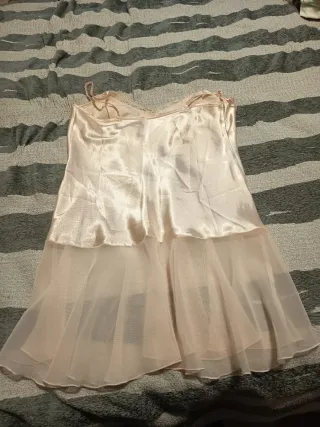 Camisón de seda y encaje con su bata de seda.  Pic