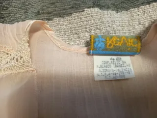 Camisón de seda y encaje con su bata de seda.  Pic