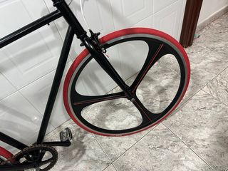 Bici Fixie Negra Ruedas Rojas