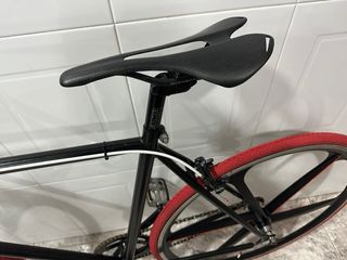 Bici Fixie Negra Ruedas Rojas