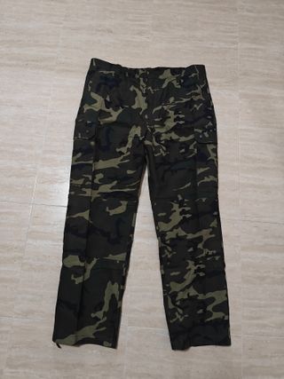 Pantalon camuflaje boscoso