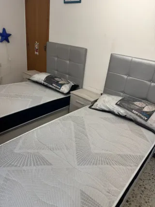 Divano letto in legno con materassi memory foam