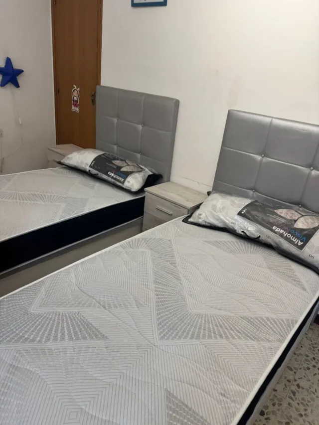 Divano letto in legno con materassi memory foam