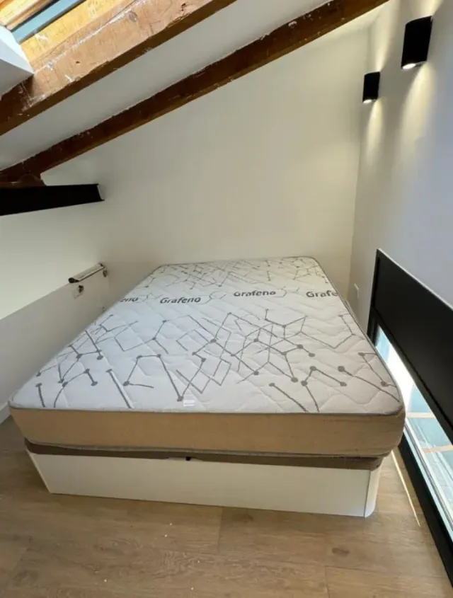 Divano letto in legno con materassi memory foam