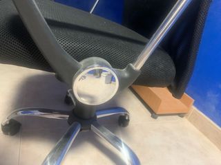 Silla de oficina ergonómica negra