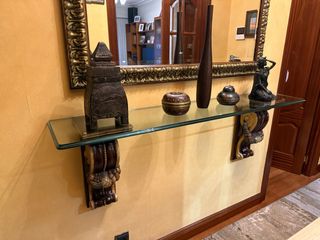 Recibidor de cristal y madera