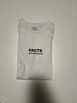 Camiseta Bershka FACTS Talla M