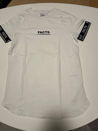 Camiseta Bershka FACTS Talla M
