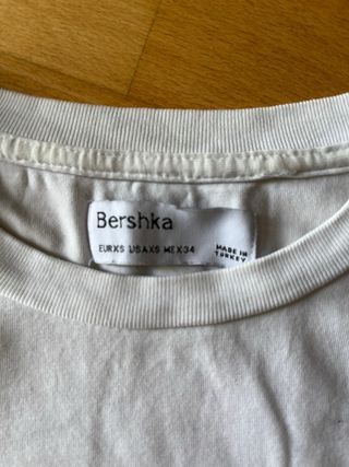 Camiseta Bershka FACTS Talla M