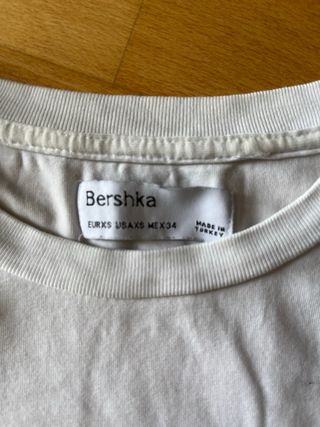 Camiseta Bershka FACTS Talla M
