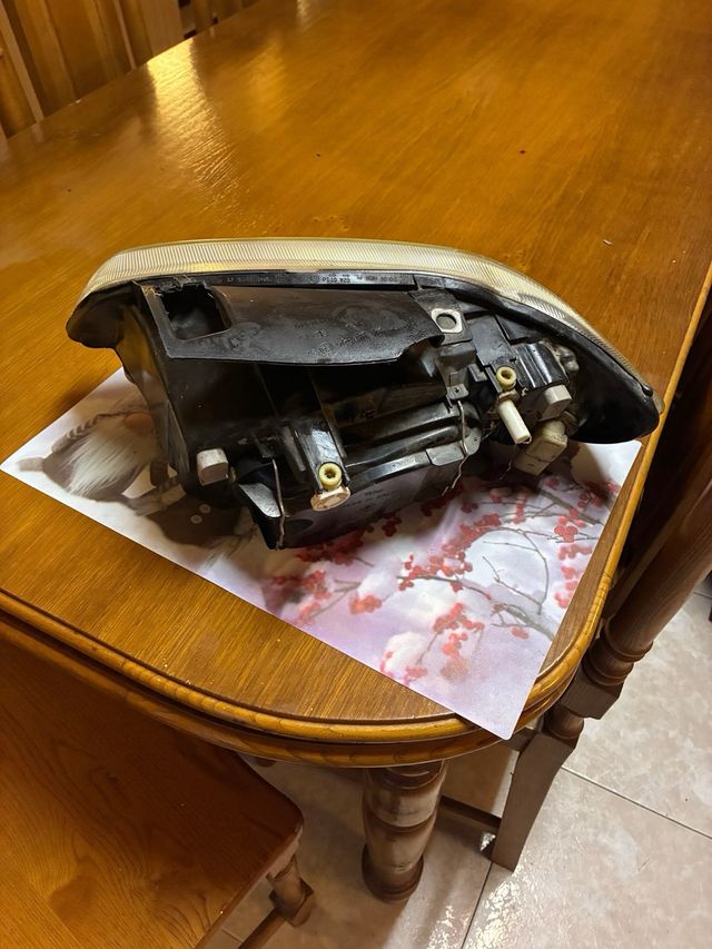 Faro delantero derecho Seat 6K2