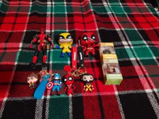 Llaveros y figuras Deadpool, Lobezno y Harry Potte