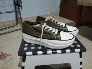 Zapatillas lona verde y blanca