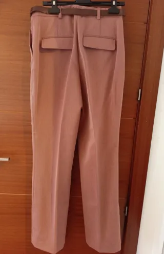 Pantalones rectos con cinturón Zara