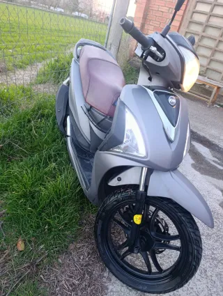 SYM Symphony ST 125 Scooter