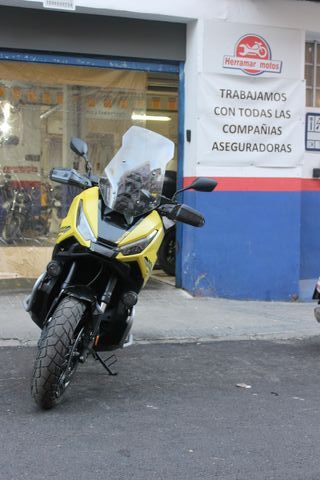 Honda XADV 750 Amarilla - 1500km
