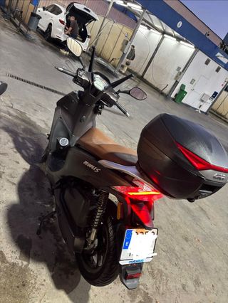 Kymco People 125cc Scooter
