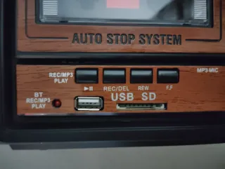 Radio Cassette MP3 USB SD Bluetoth A PILAS Y A LUZ