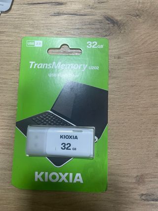 Pendrive Kioxia 32GB USB 2.0 sin abrir