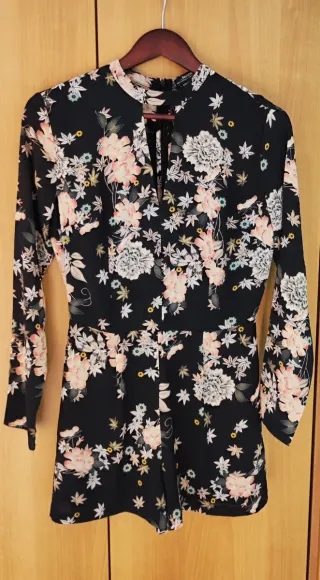 Mono Bershka estampado floral talla M