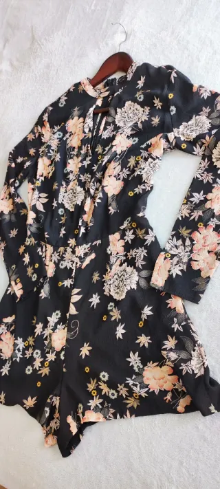 Mono Bershka estampado floral talla M