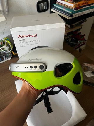 Casco Airwheel C5 con videocamera e musica