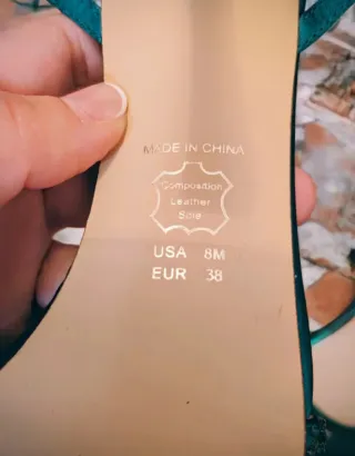 Sandalias de piel y satén con plumas