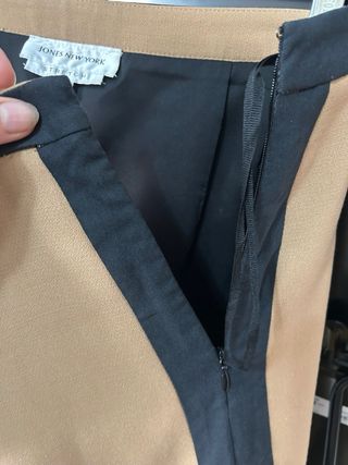 Falda de tubo marrón y negra