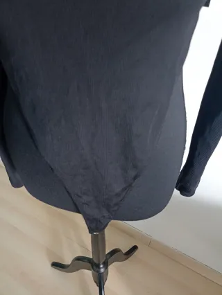 Body negro cuello alto manga larga. Espalda escota