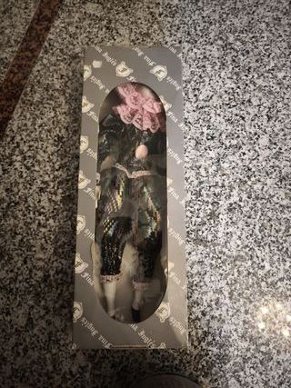 Muñeca de porcelana estilo arlequín