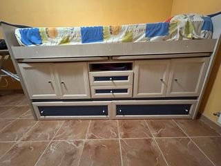 Cama alta con armarios y cajones