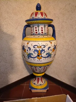 Anfora in ceramica decorata
