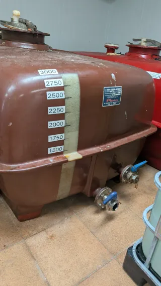 Depósito de aceite para conservas