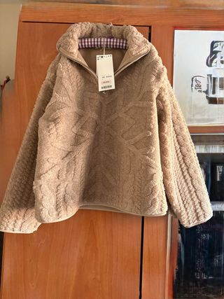 Polar Oysho beige talla XS con etiqueta
