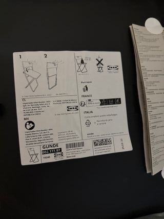 Tavolo bianco Ikea e 2 sedie pieghevoli