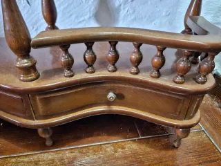 Estantería de madera estilo clásico