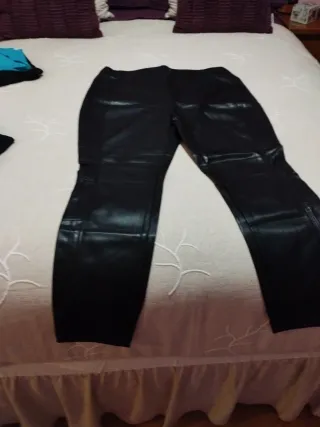 Conjunto Cortefiel Pantalón Polipiel Negro