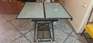 Mesa extensible cristal y metal negro/dorado