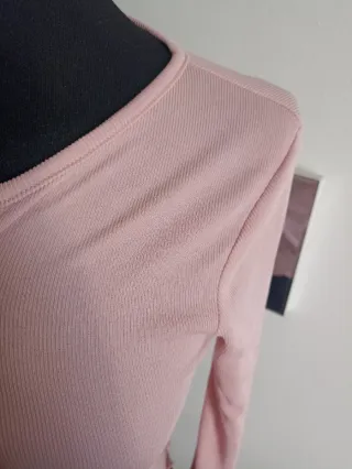 Camiseta rosa de manga larga con cordones