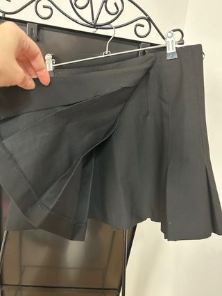 Falda Zara Negra Plisada