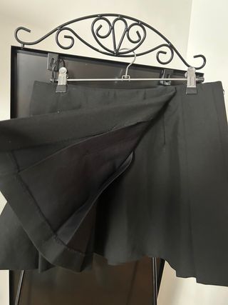 Falda Zara Negra Plisada